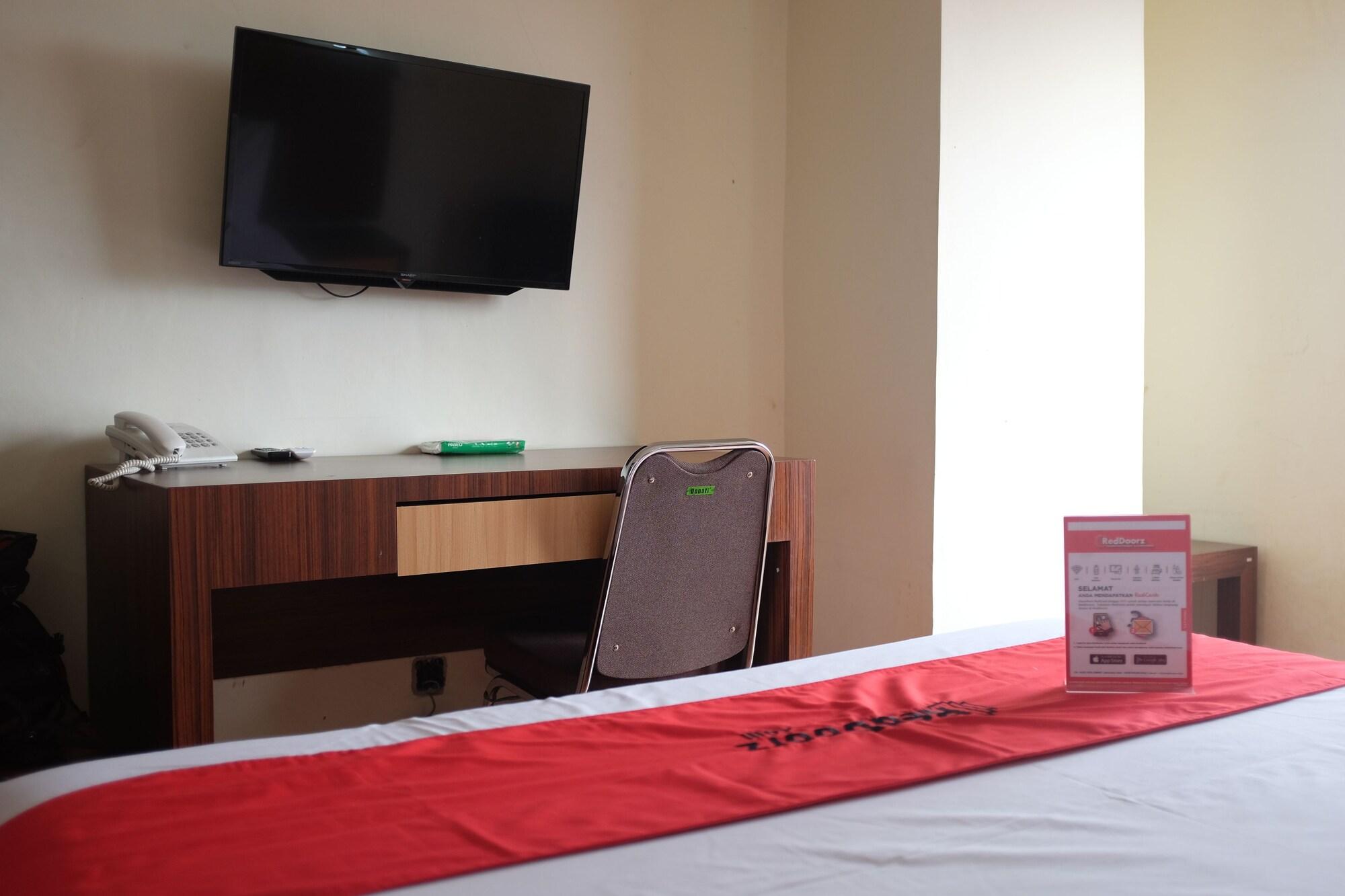 Reddoorz Plus Near Senen Jakarta Exterior photo