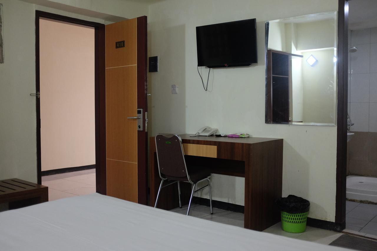 Reddoorz Plus Near Senen Jakarta Exterior photo